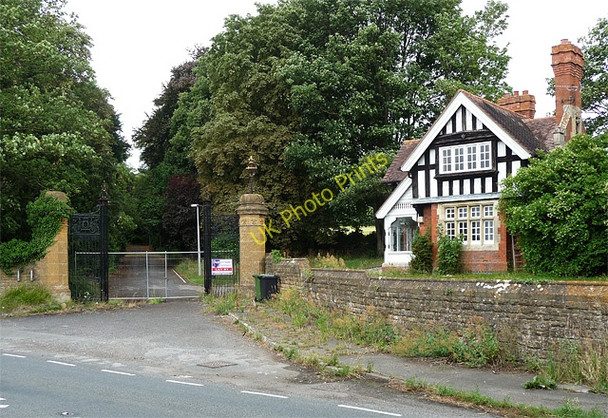 Photo 6"x4" Lodge and gate piers near Chadbury Chadbury c2010