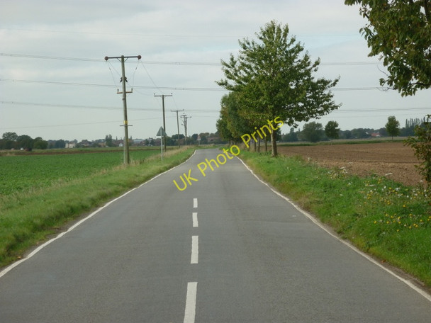 Photo 6"x4" Looking West down Mere Dyke Road Luddington\/SE8216 c2010