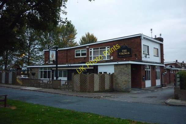 Photo 6"x4" The Viking public house on Airmyn Road, Goole Goole c2010