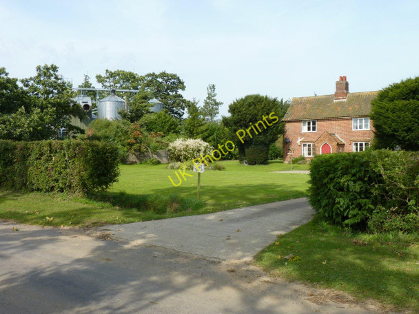 Photo 6"x4" White Barn cottage Hardingham c2010