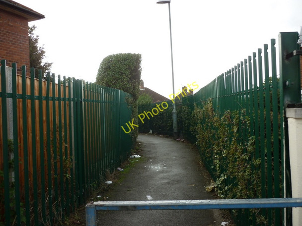 Photo 6"x4" A cut through off Rookwood Avenue, Leeds Halton\/SE3433 c2010