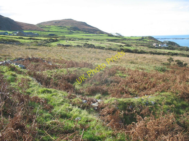 Photo 6"x4" The foundations of an old quarry building on Mynydd Ty-gwyn Pistyll\/SH3242 c2010