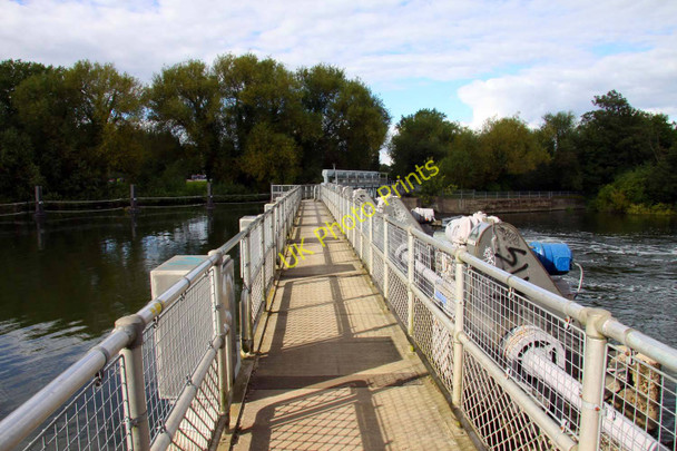 Photo 6"x4" The weir at Caversham Lock Reading c2010