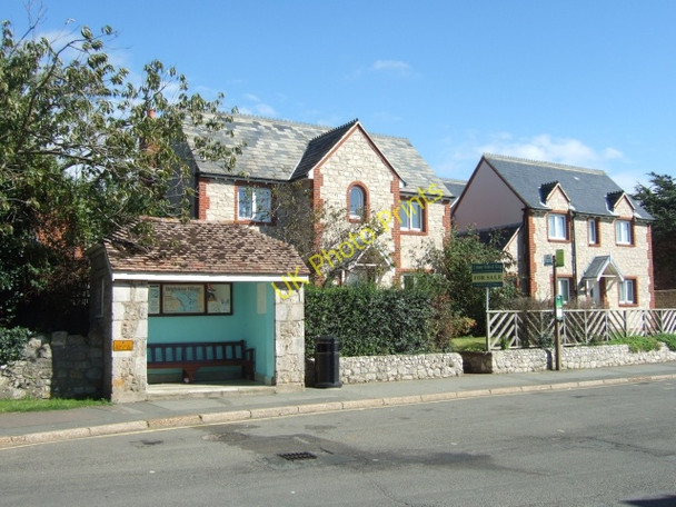 Photo 6"x4" Houses and bus shelter in Brighstone Brighstone c2010