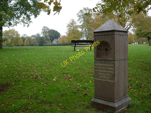 Photo 6"x4" Frenchay, drinking fountain Downend\/ST6477 c2010