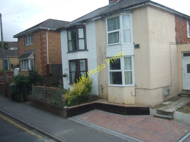 Photo 6"x4" Contrasting semi-detached houses in Ryde Ryde c2010