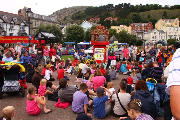 Photo 6"x4" Punch and Judy - still entertaining the holidaymakers Llandudno c2010