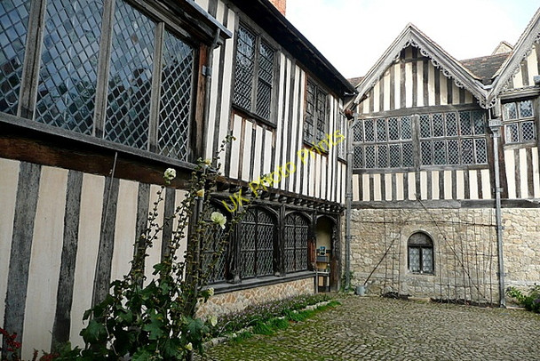 Photo 6"x4" Ightham Mote, inner courtyard Ivy Hatch c2010 P1