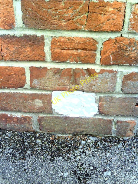 Photo 6"x4" Benchmark on #9 Kennet Road Newbury\/SU4767 c2010