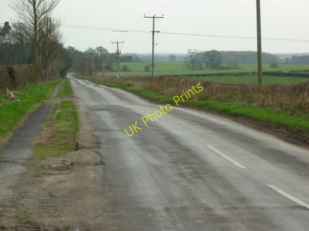 Photo 6"x4" The road to Lowthorpe Ruston Parva c2010