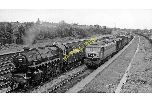 Photo 6"x4" Contrasts in freight trains at York Racecourse Station York\/SE5951 c1964