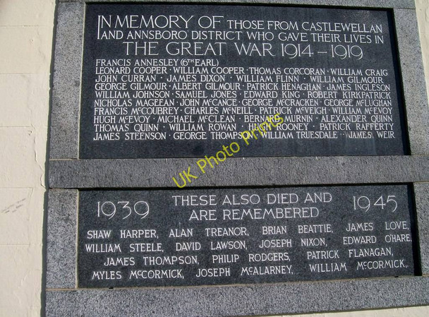 Photo 6"x4" Memorials to the men of Castlewellan and Annsborough who lost their lives in Two World Wars Castlewellan c2010