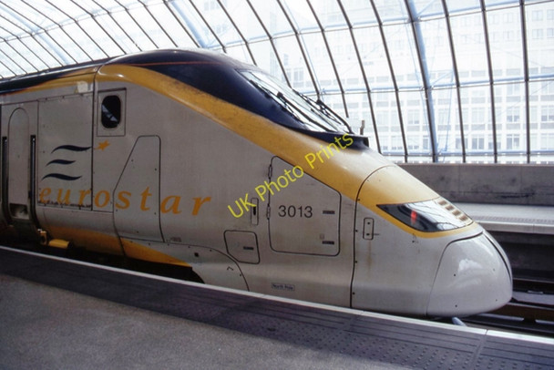 Photo 6"x4" Eurostar train at Waterloo Westminster c2004