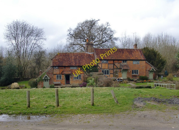 Photo 6"x4" Cottages at Ockley: a glimpse of Surrey as it once was? Ockley\/TQ1440 c2010