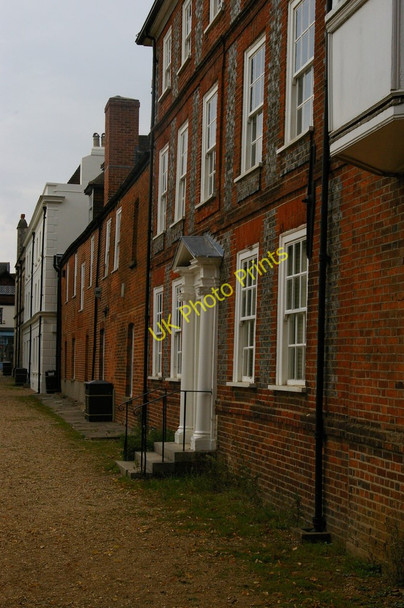 Photo 6"x4" Winchester: cathedral close Winchester c2010