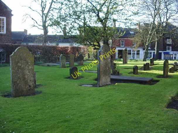 Photo 6"x4" Carlisle Cathedral, Graveyard Carlisle c2008