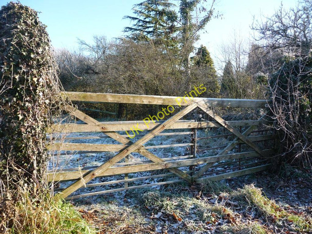 Photo 6"x4" Frosty gate into a frosty field Arclid c2010