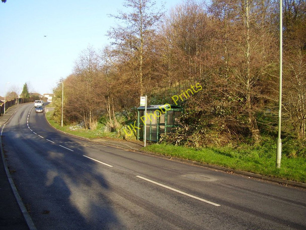 Photo 6"x4" Bus stop and shelter, Weatherill Road Honiton\/ST1600 c2010