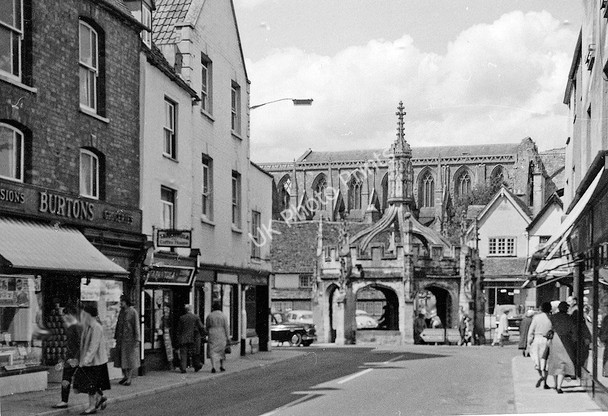 Photo 6"x4" Malmesbury: Market Cross and Abbey from High Street Malmesbury c1961