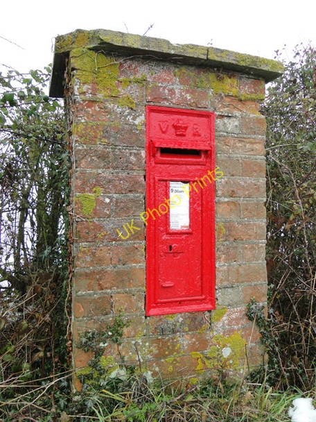 Photo 6"x4" VR postbox in a brick pillar Denton\/TM2788 c2010
