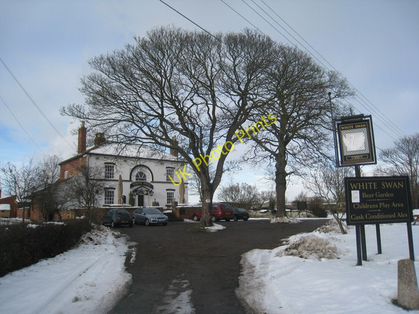 Photo 6"x4" The White Swan, Torksey Lock Torksey c2010