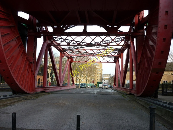 Photo 6"x4" The bridge Surrey Water, Rotherhithe Street, London Stepney\/TQ3481 c2010