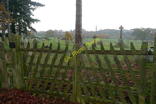 Photo 6"x4" Beenham graveyard Beenham Stocks c2010