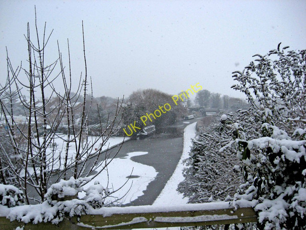 Photo 6"x4" Snow on the Staffordshire & Worcestershire Canal Stourport-on-Severn c2010
