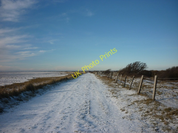 Photo 6"x4" Heading west along the River Humber Kilnsea c2010