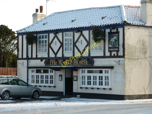 Photo 6"x4" The White Horse, Easington Easington\/TA3919 c2010