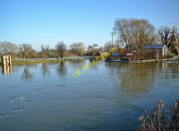 Photo 6"x4" Flooding at Rushey Lock (2), River Thames Buckland Marsh c2003