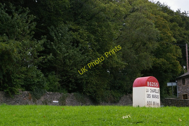 Photo 6"x4" Ingleton: French-style milestone Ingleton\/SD6973 c2009