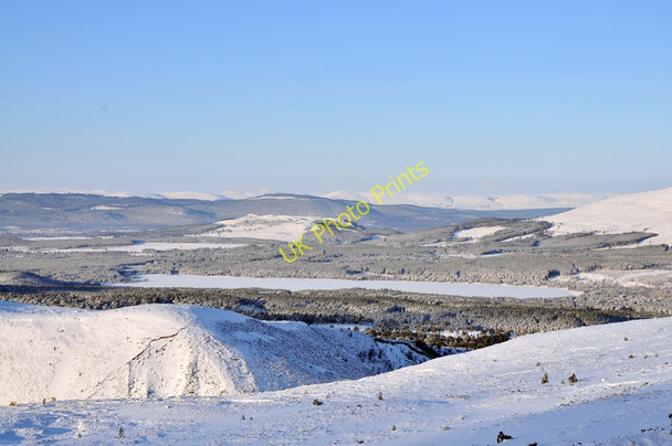 Photo 6"x4" View over a frozen Loch Morlich Loch Morlich c2010