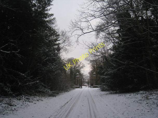 Photo 6"x4" Ossington Hall gates in the snow (2) Ossington c2010