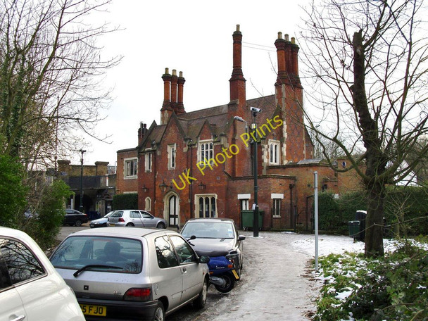 Photo 6"x4" Barnes Station Barnes c2010