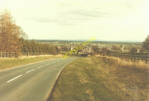 Photo 6"x4" Looking along the B1257 towards Helmsley in 1984 Helmsley c1984