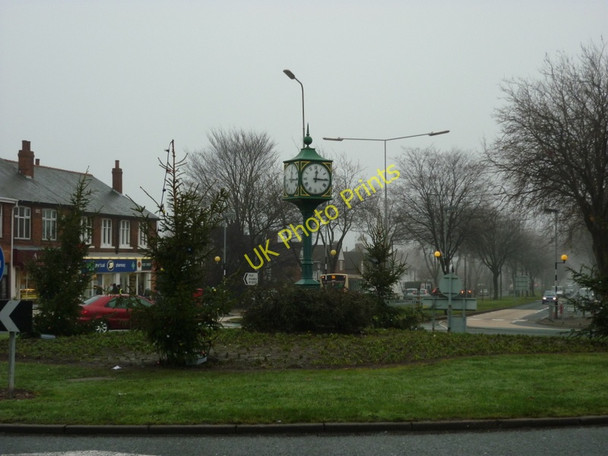 Photo 6"x4" The roundabout at Willerby Square near Hull Cottingham\/TA0432 c2010