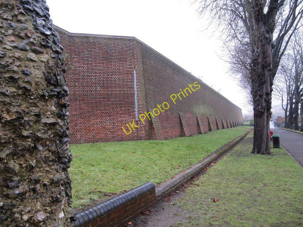 Photo 6"x4" The walls of Reading Prison Reading c2010