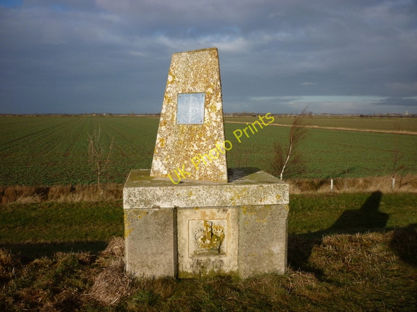 Photo 6"x4" The Greenwich Meridian at Sunk Island Patrington Haven c2011