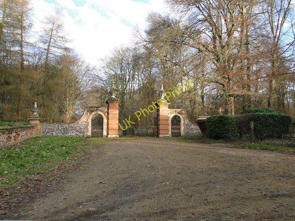 Photo 6"x4" Whitlingham Hall gates Norwich c2011