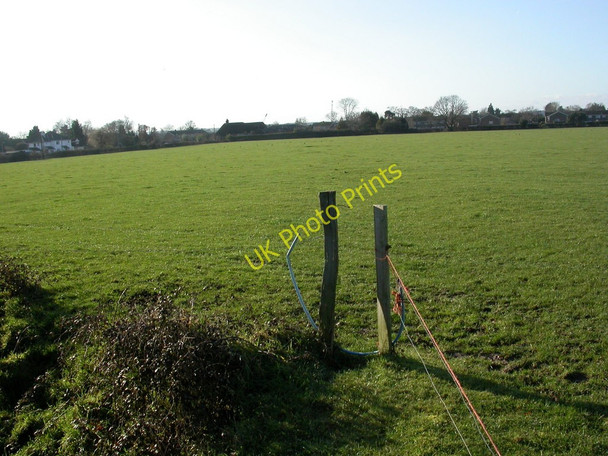 Photo 6"x4" Hightown, gap in fence Ringwood\/SU1505 c2011