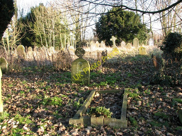 Photo 6"x4" Holy Trinity church in Gedney Hill - churchyard Gedney Hill c2011