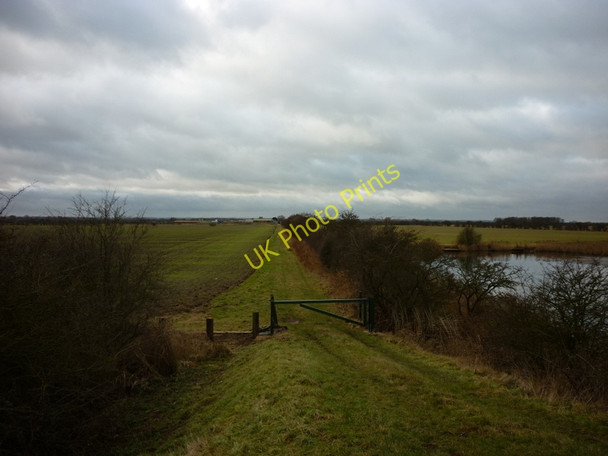 Photo 6"x4" A farm track heads southwest from the River Humber Paull c2011