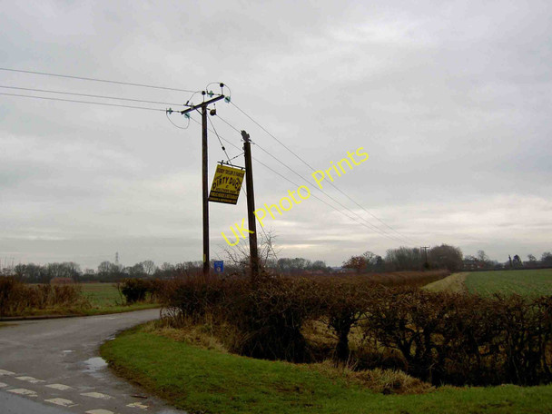 Photo 6"x4" The sign for The famous Dirty Duck Woolsthorpe By Belvoir c2011