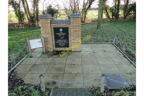 Photo 6"x4" Memorial to 491st Bombardment Group (H) North Green\/TM3076 c2011 P1