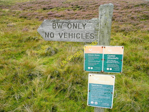 Photo 6"x4" Cautionary and informative Blades\/SD9898 c2010