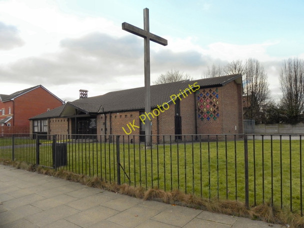 Photo 6"x4" St George's Church, Chadderton Failsworth c2011