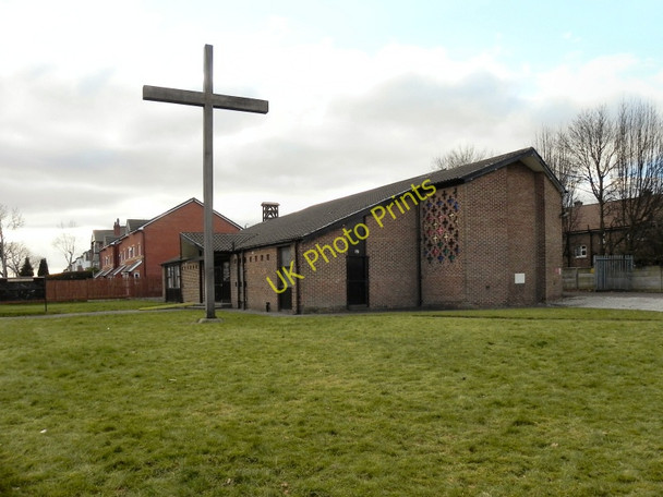 Photo 6"x4" Church of St George, Chadderton. Failsworth c2011