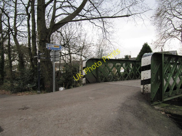 Photo 6"x4" Narrow bridge Brookwood c2011