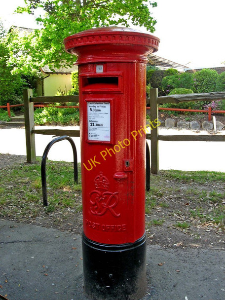 Photo 6"x4" George VI postbox, Coastguards Parade, Barrack Lane Aldwick c2010